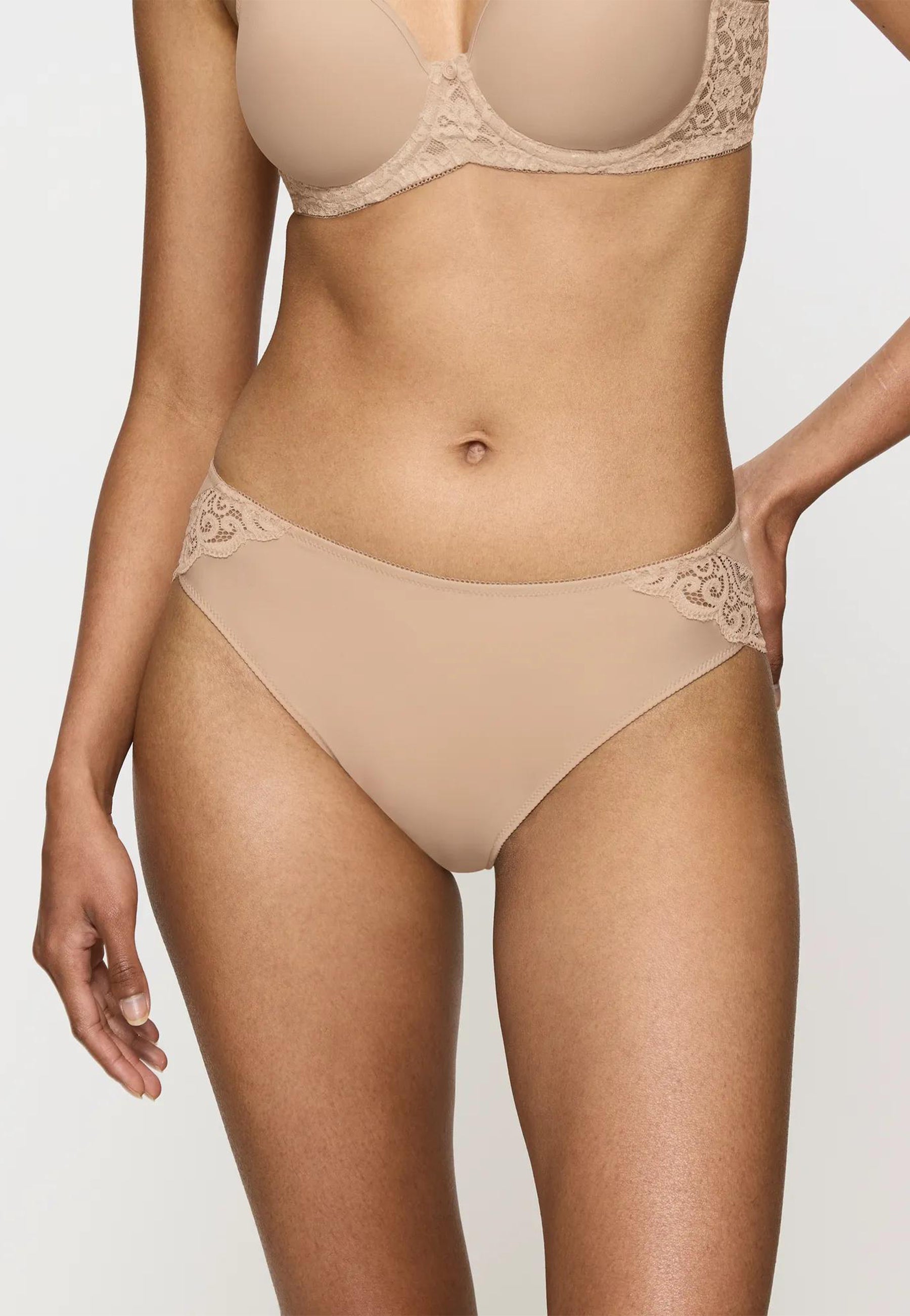 TRIUMPH AMOURETTE TAI Slip Sgambato in Microfibra e Pizzo